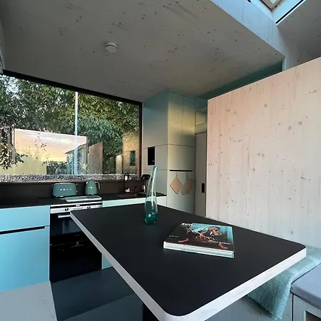 Vakantiehuis Stylish Tiny House In An Urban Oasis Praag