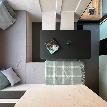 Dom wakacyjny Stylish Tiny House In An Urban Oasis