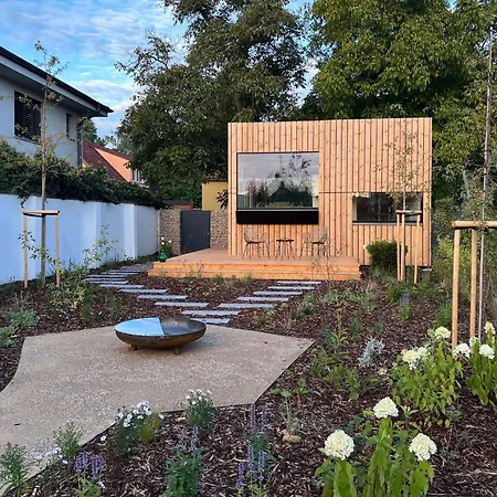 Stylish Tiny House In An Urban Oasis *