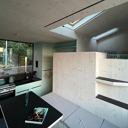 Stylish Tiny House In An Urban Oasis Prága