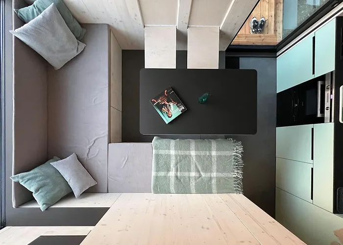 Dom wakacyjny Stylish Tiny House In An Urban Oasis