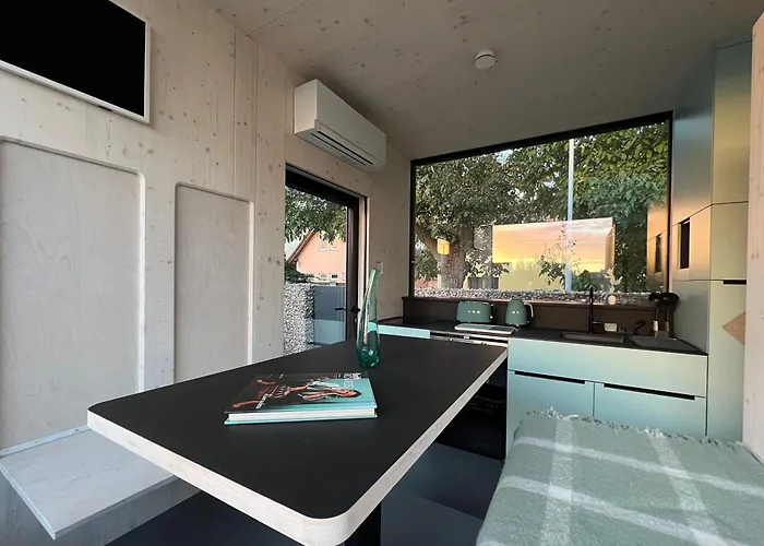 Dom wakacyjny Stylish Tiny House In An Urban Oasis