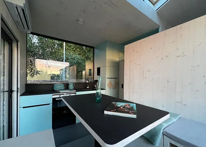 Dom wakacyjny Stylish Tiny House In An Urban Oasis Praga