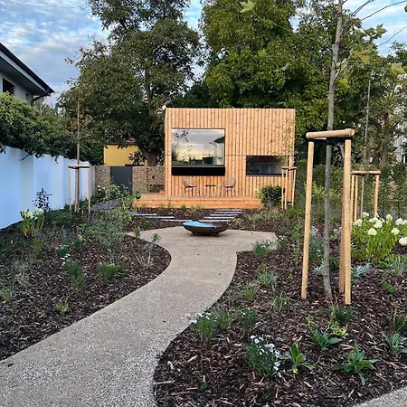Stylish Tiny House In An Urban Oasis *